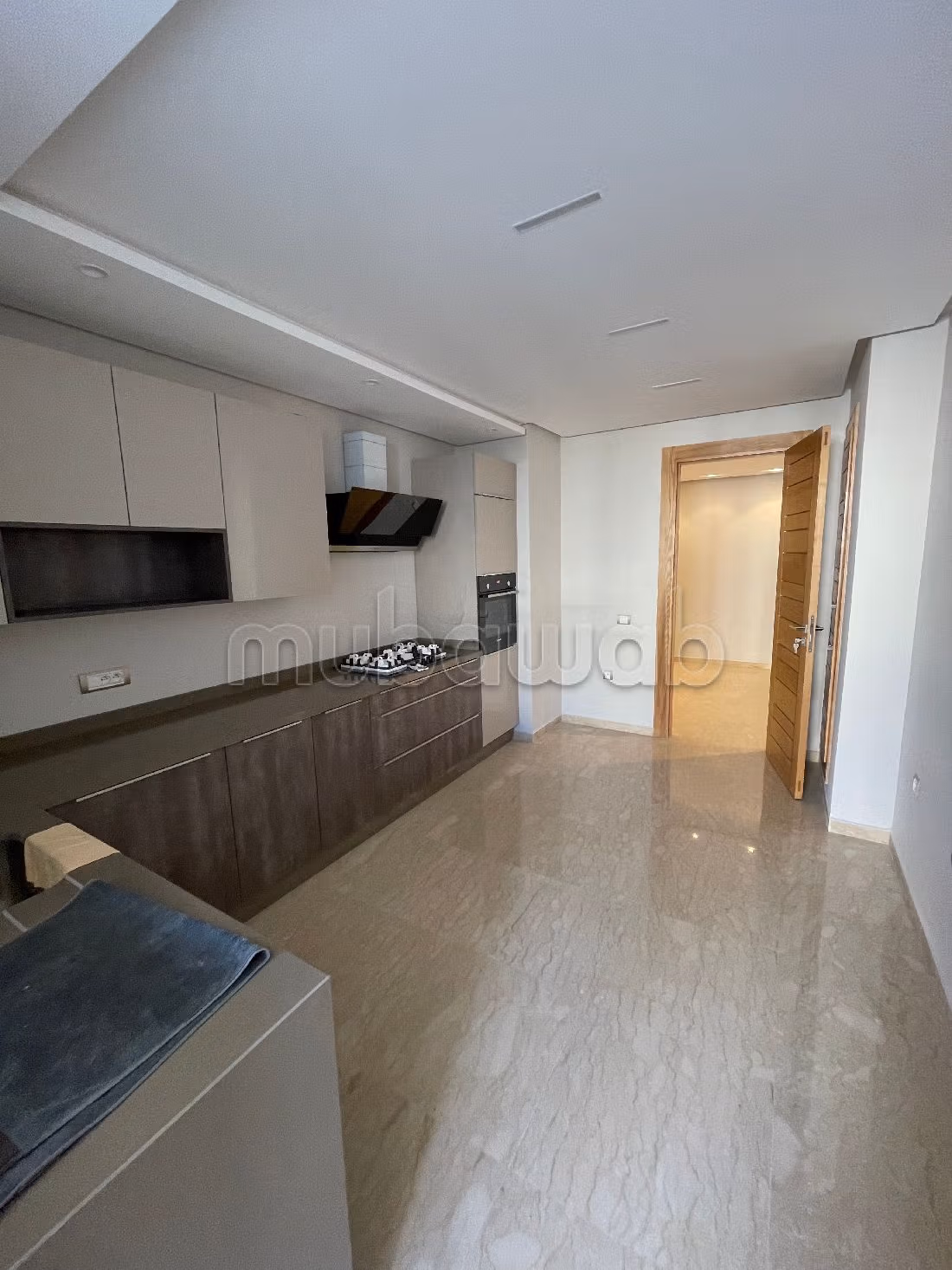 Appartementen huren. Oppervlakte 140 m². Dubbel glas, verwarming.