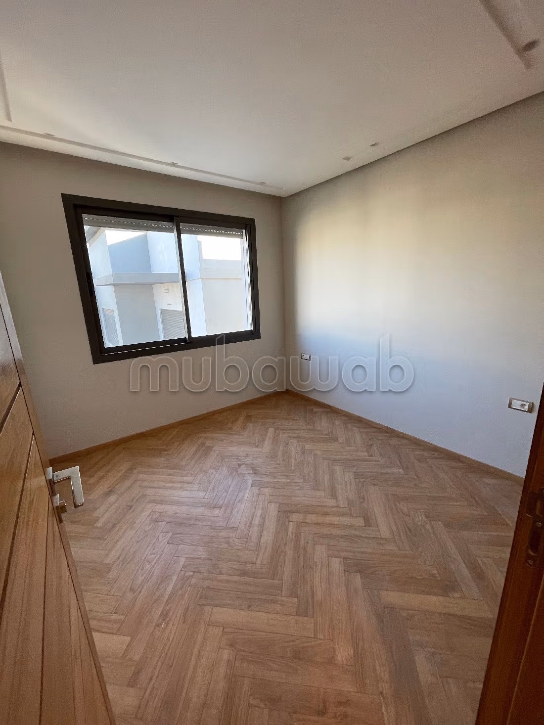 Appartementen huren. Oppervlakte 140 m². Dubbel glas, verwarming.