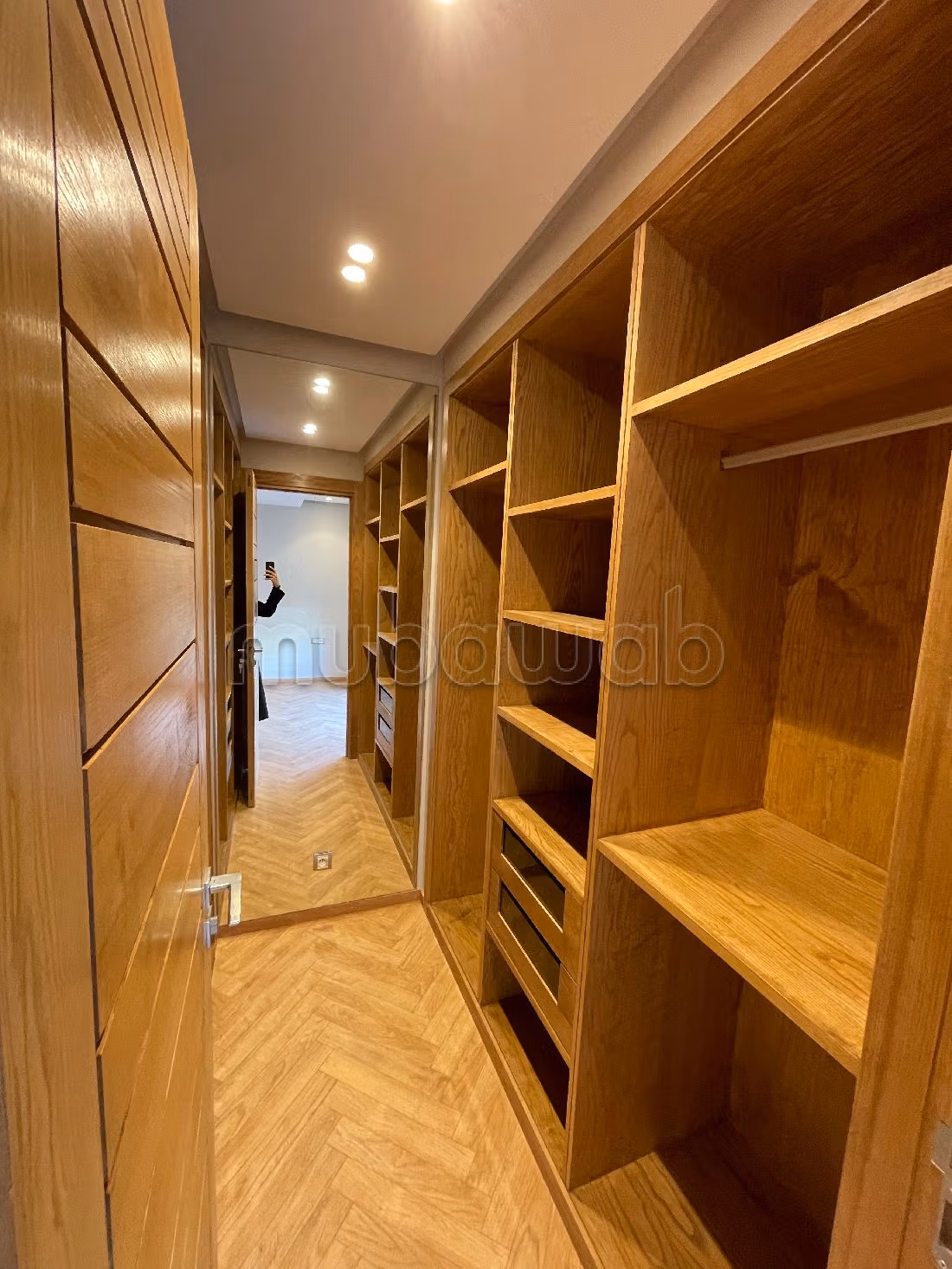 Appartementen huren. Oppervlakte 140 m². Dubbel glas, verwarming.