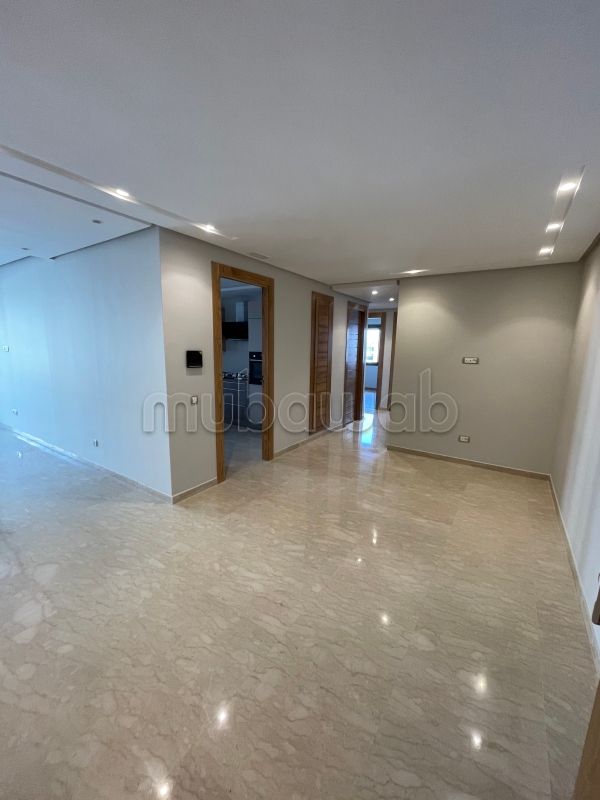 Piso en alquiler. 4 habitaciones confortables. Aislamiento térmico y acústico, aire condicionado instalado.