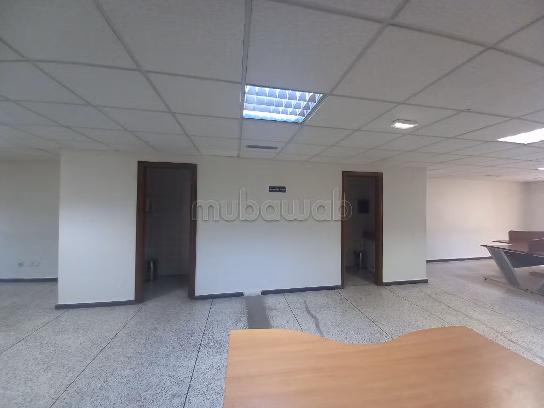 Comodo ufficio in affitto a Palmier. Superficie 483 m². Impianto di aria condizionata e servizio di conciergerie. 