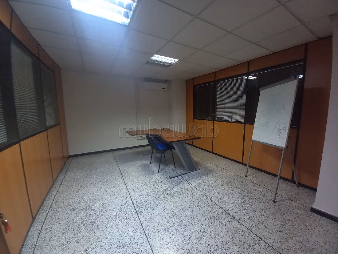 Comodo ufficio in affitto a Palmier. Superficie 483 m². Impianto di aria condizionata e servizio di conciergerie. 