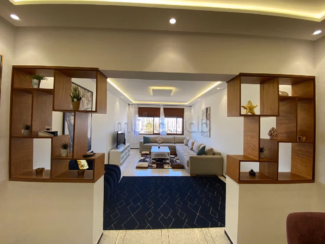 شقق للكراء بملابطا. 3 قطع رائعة. باب متين ومدفئة مركزية.