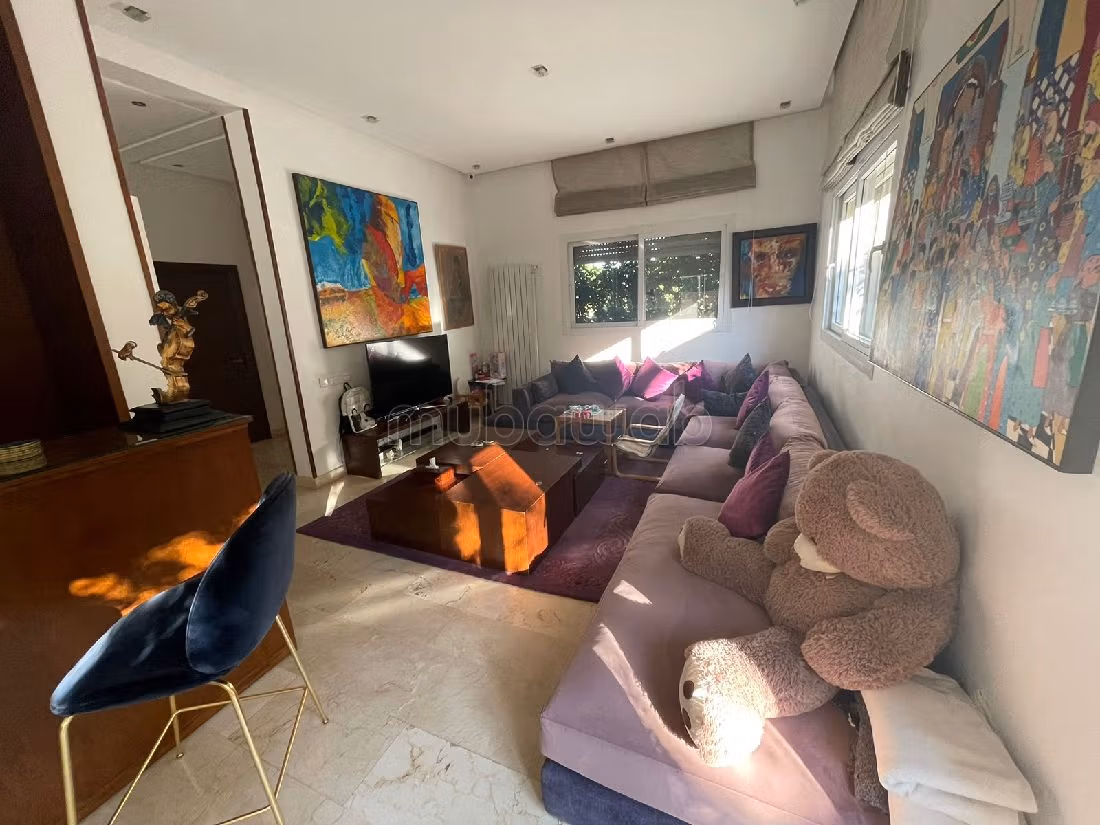 Magnifica casa di lusso in affitto. 8 ampi locali. Terrazzo e giardino.