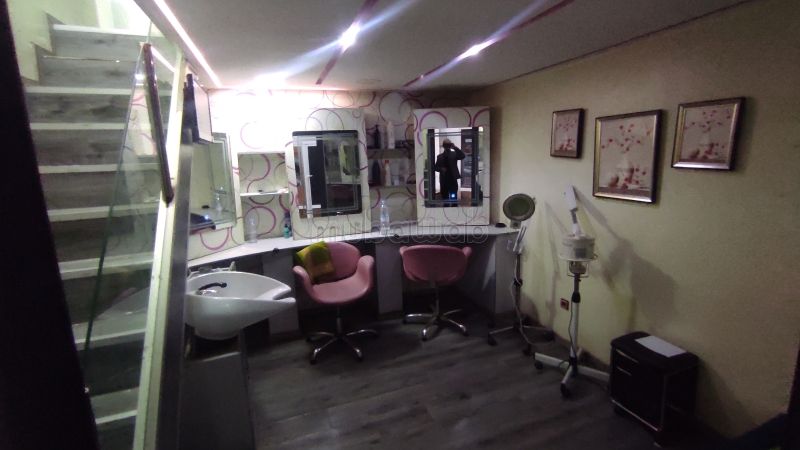 Oficinas y locales comerciales en venta en Guéliz. Superficie de 32 m². Servicio de conserjería y aire condicionado