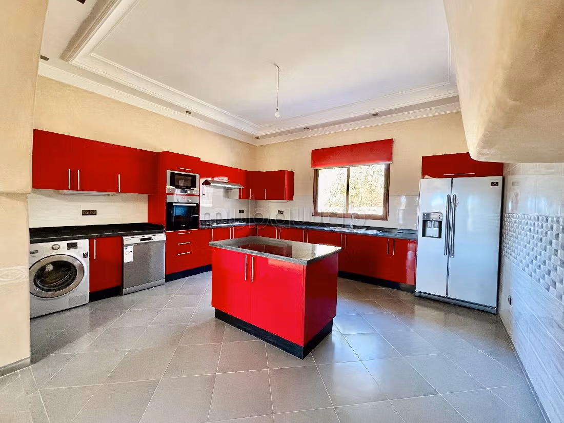 Somptueuse maison à vendre à Arrière Pays. Superficie 3600 m². AVNA Définitive