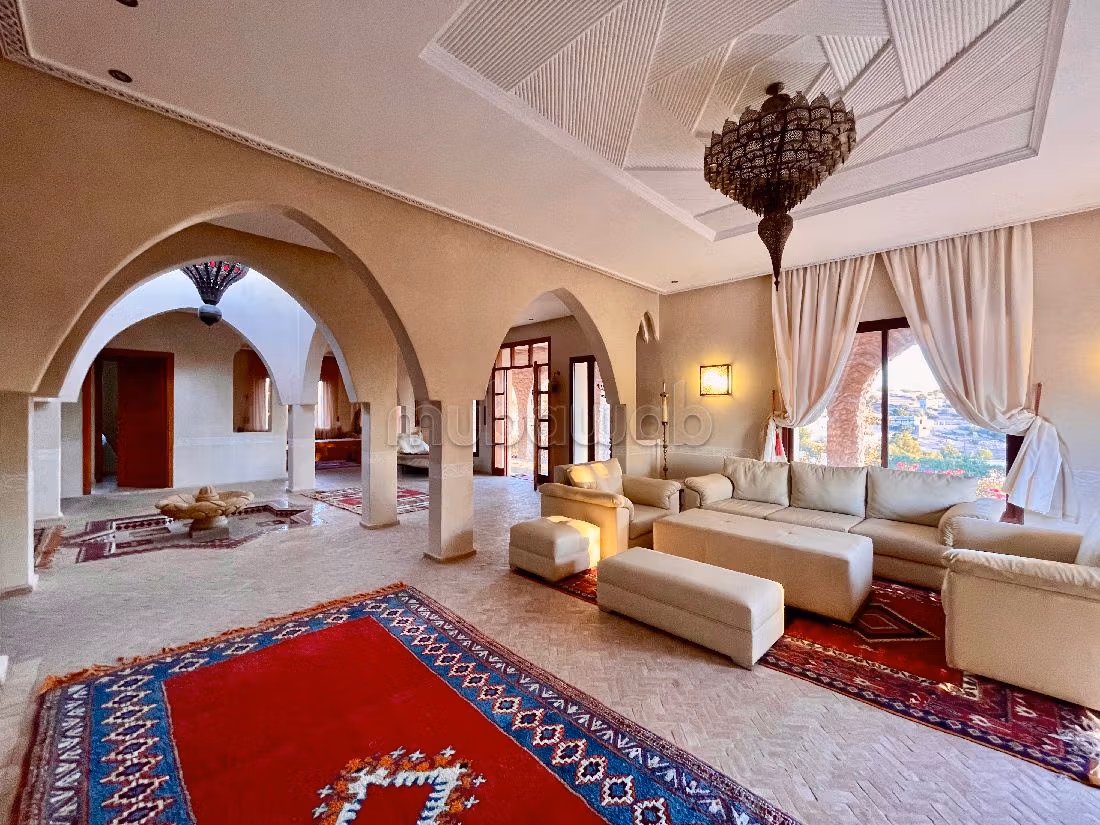 Somptueuse maison à vendre à Arrière Pays. Superficie 3600 m². AVNA Définitive