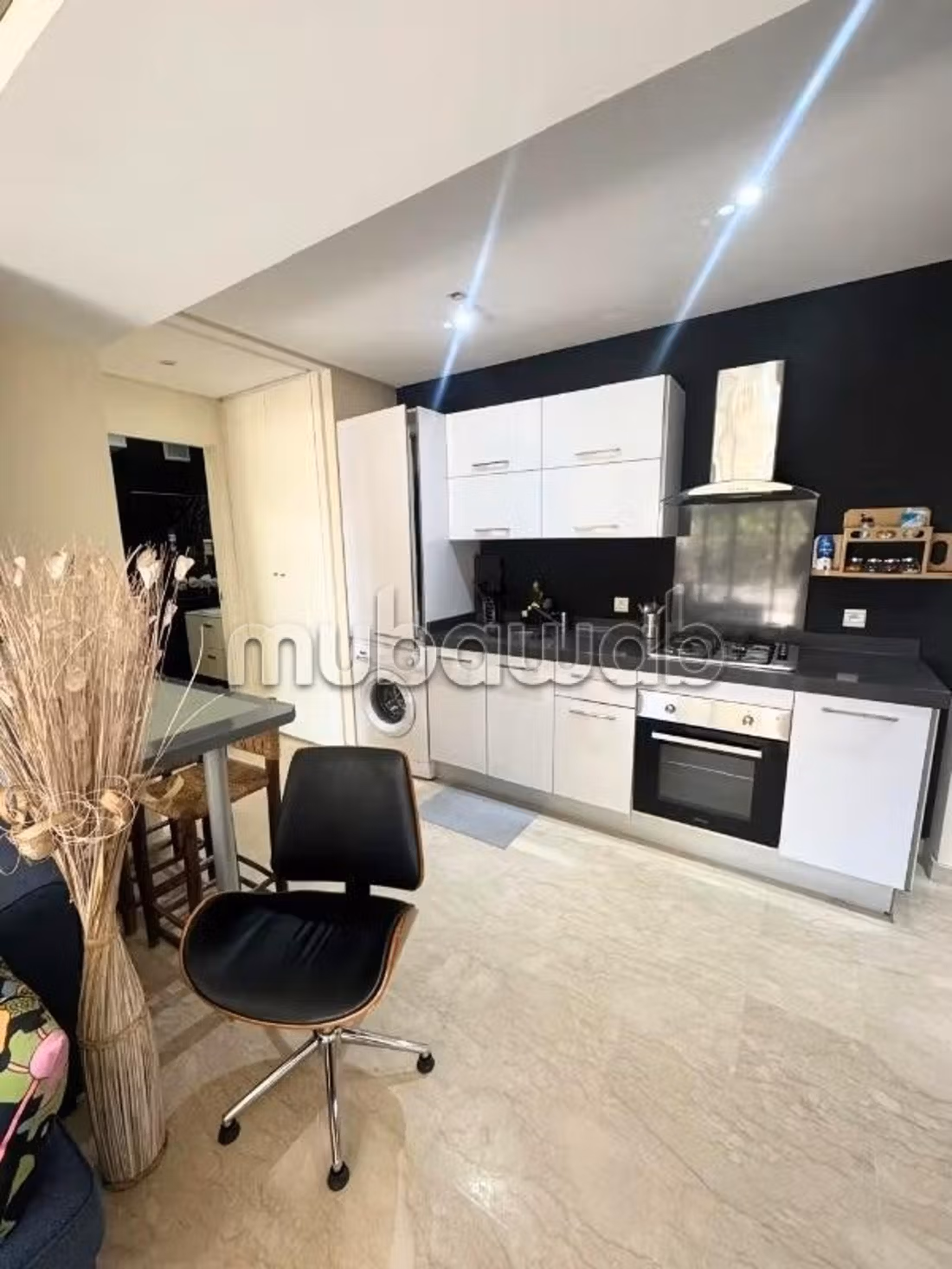 Nu te huur: appartementen in Gauthier. 3 Ruimtes. Volledig gemeubileerd. 