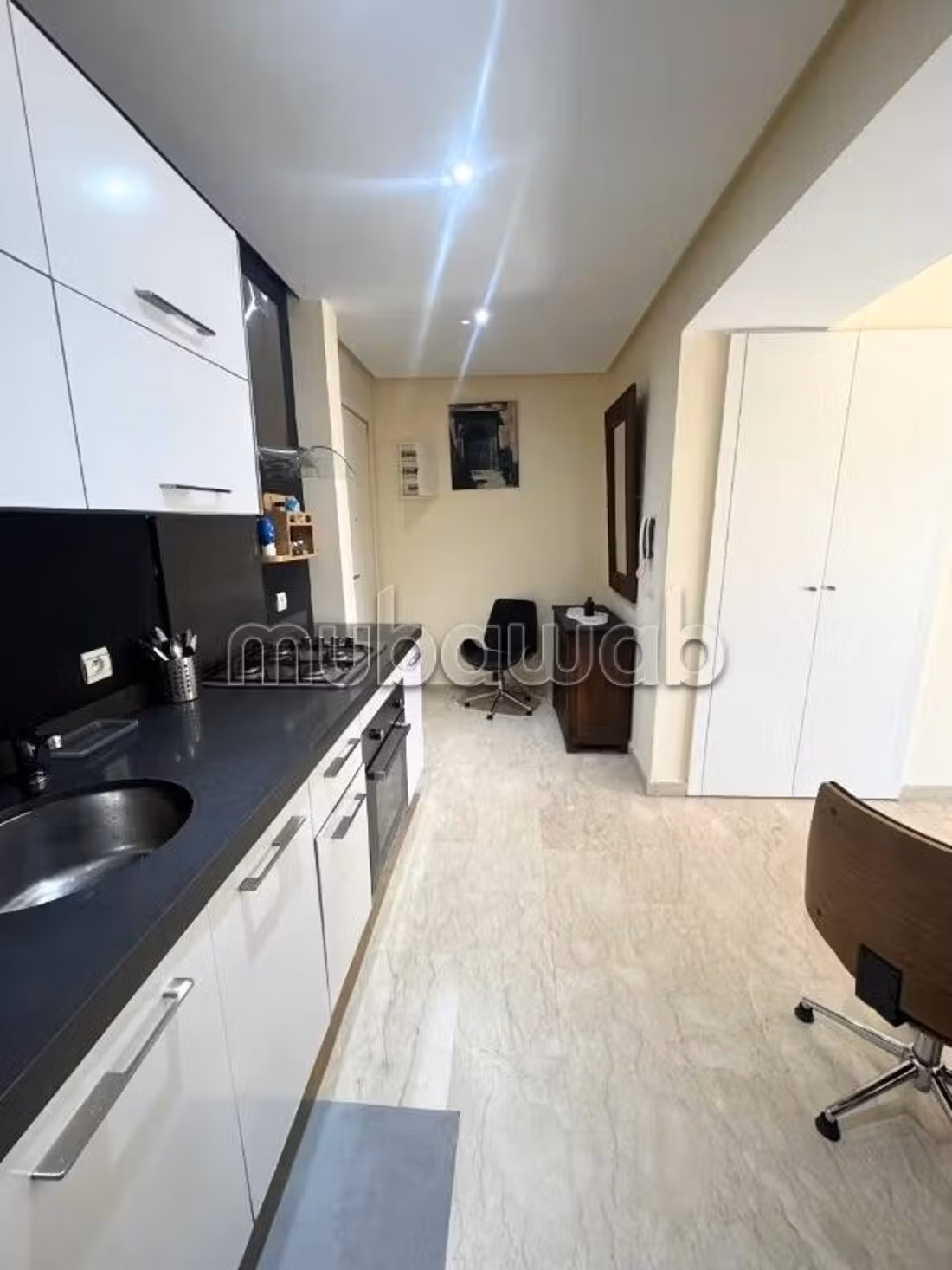 Nu te huur: appartementen in Gauthier. 3 Ruimtes. Volledig gemeubileerd. 