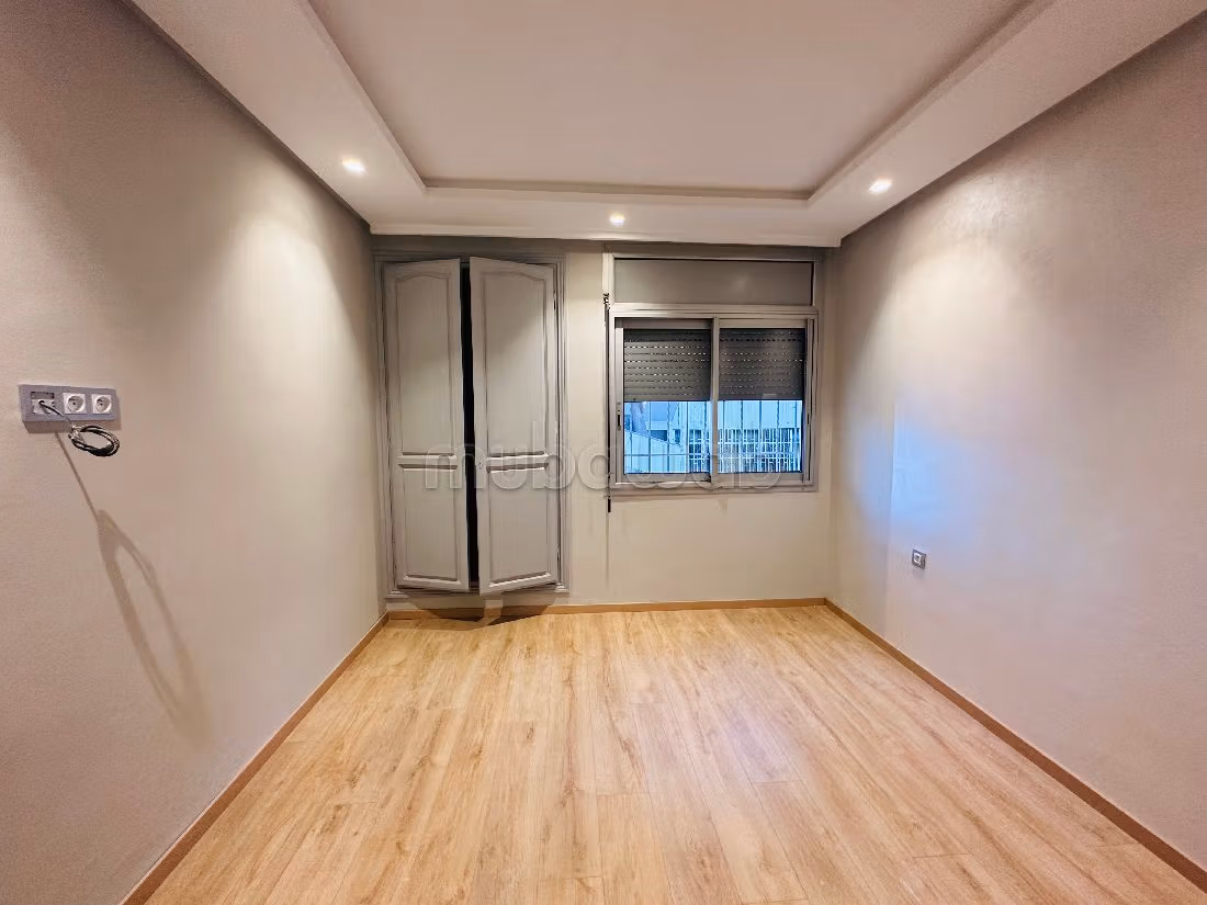 Splendido appartamento in affitto a Maârif. Superficie totale 130 m². Ascensore. 