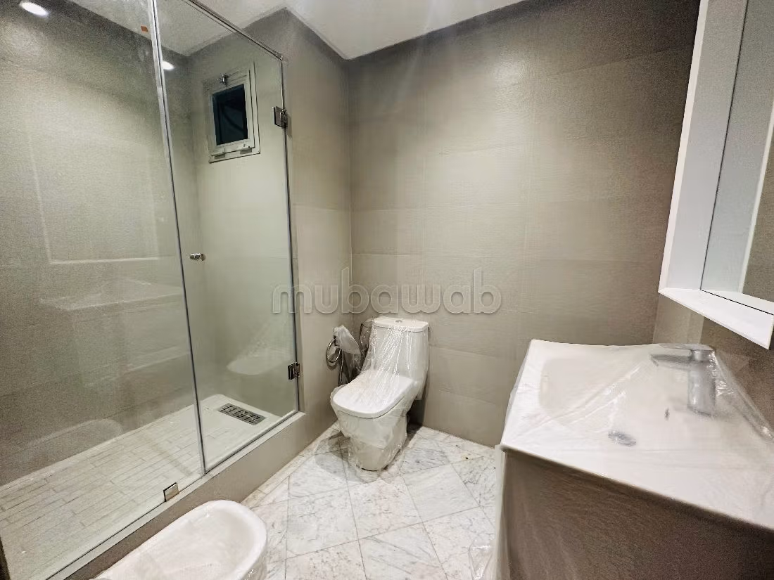 Splendido appartamento in affitto a Maârif. Superficie totale 130 m². Ascensore. 