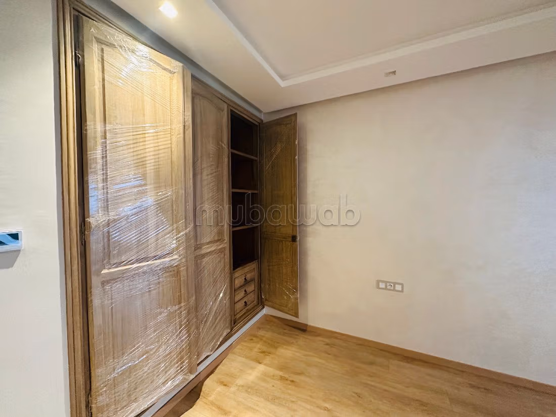 Splendido appartamento in affitto a Maârif. Superficie totale 130 m². Ascensore. 