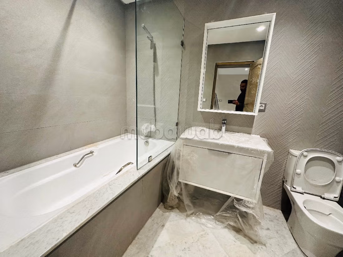 Splendido appartamento in affitto a Maârif. Superficie totale 130 m². Ascensore. 