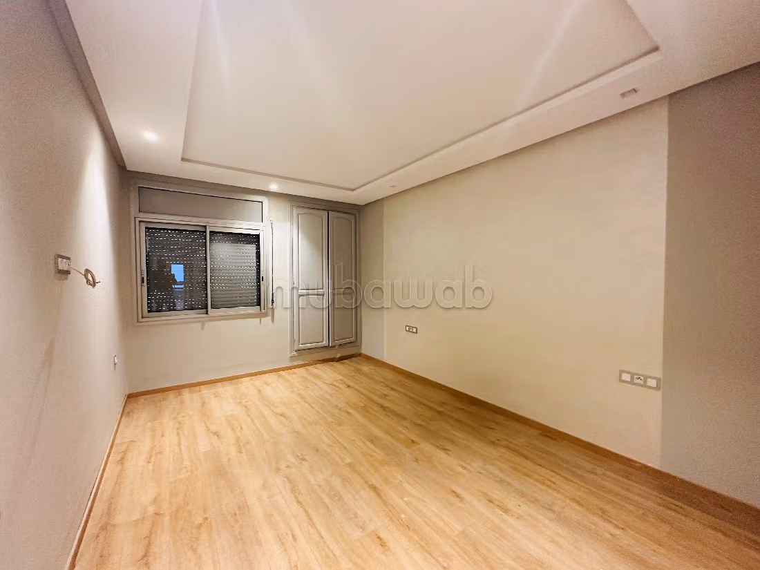 Splendido appartamento in affitto a Maârif. Superficie totale 130 m². Ascensore. 