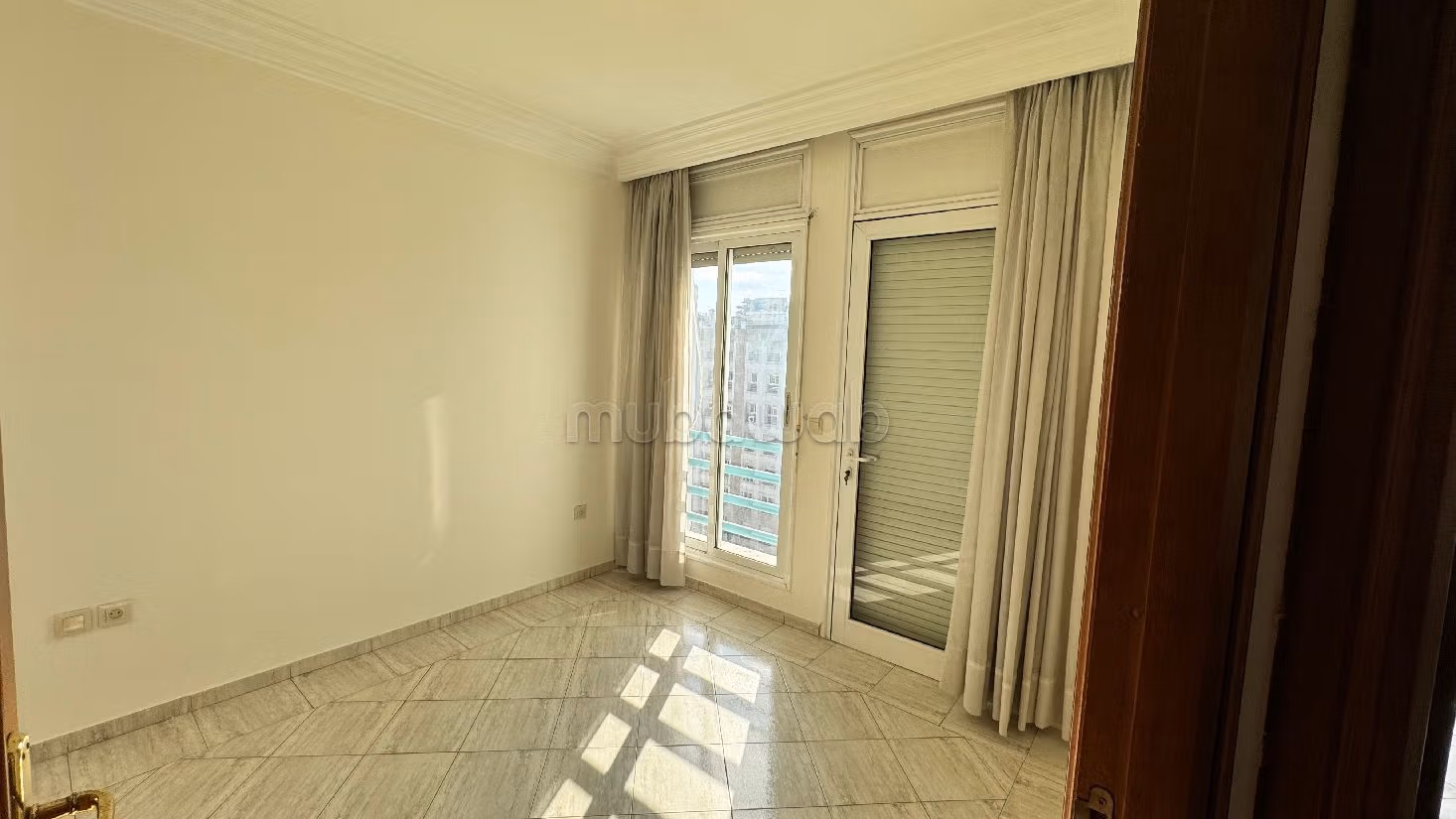 Busca pisos en venta en Anfa. 3 habitaciones. Garaje y terraza. 