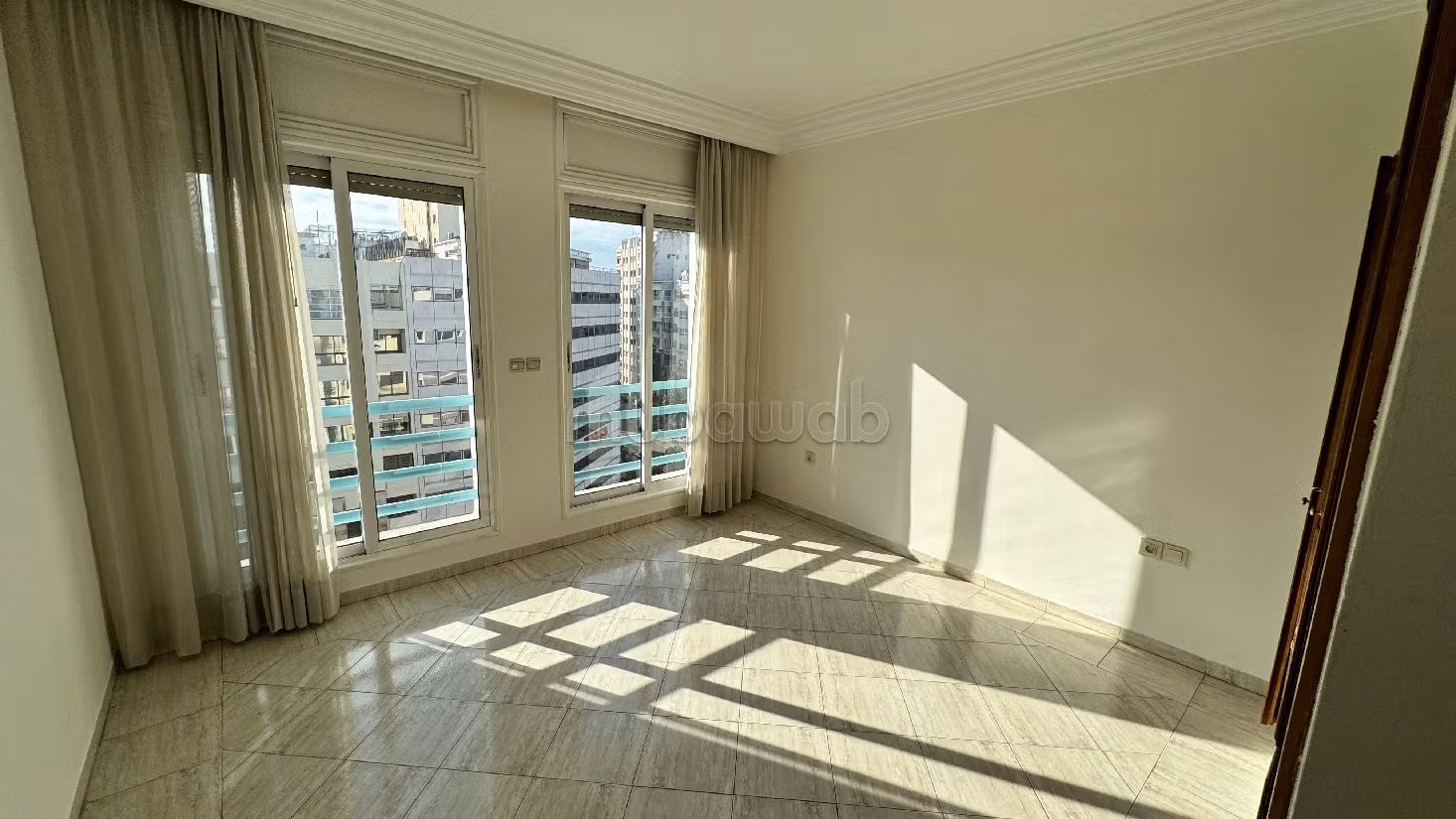Busca pisos en venta en Anfa. 3 habitaciones. Garaje y terraza. 
