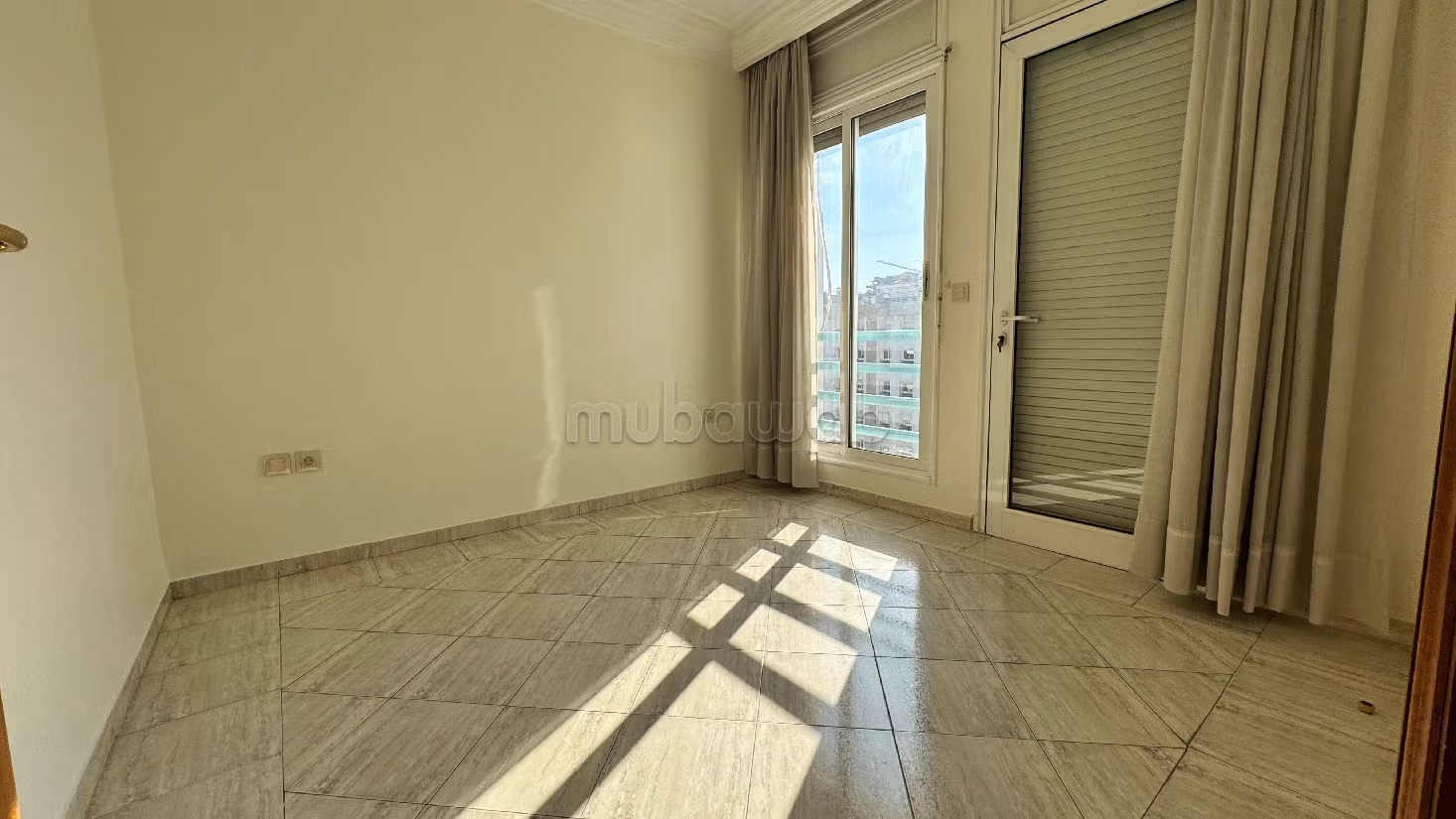 Busca pisos en venta en Anfa. 3 habitaciones. Garaje y terraza. 