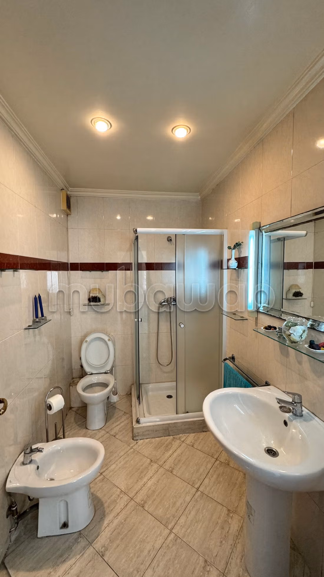 Busca pisos en venta en Anfa. 3 habitaciones. Garaje y terraza. 