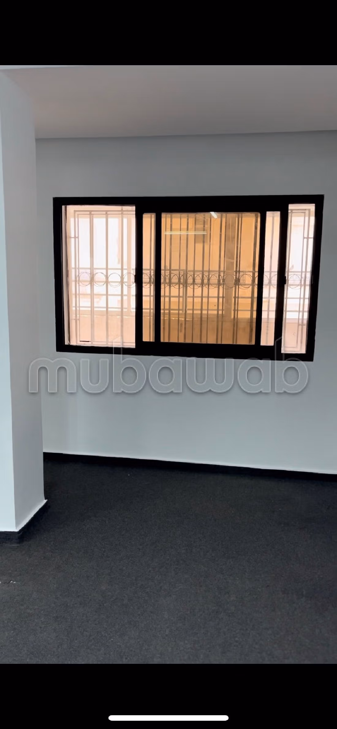 عقارت تجارية للكراء بوسط المدينة. المساحة الإجمالية 142 م². مع مصعد وشرفة.