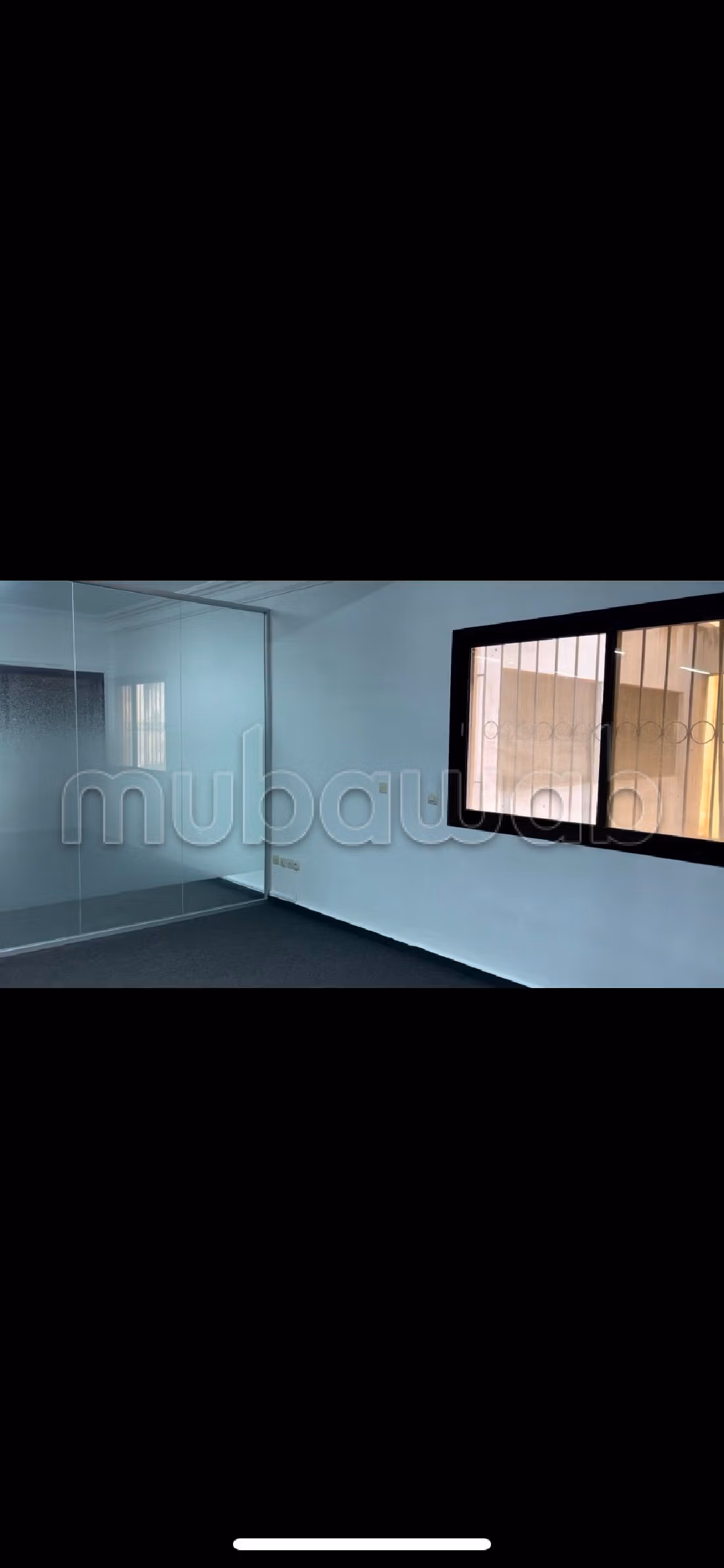 عقارت تجارية للكراء بوسط المدينة. المساحة الإجمالية 142 م². مع مصعد وشرفة.