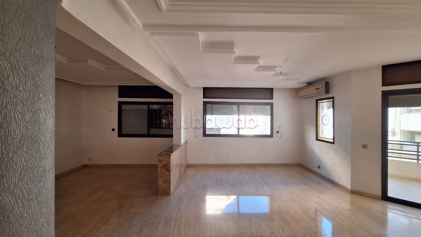 Piso en venta en Racine. 4 habitaciones. Salón tradicional. 