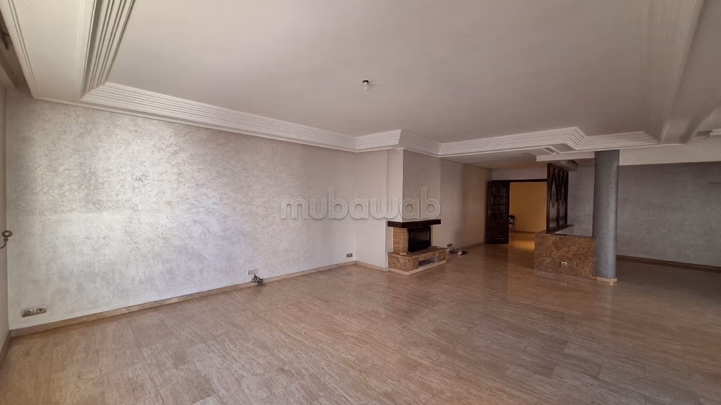 Piso en venta en Racine. 4 habitaciones. Salón tradicional. 