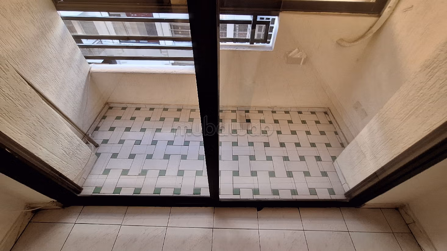 Piso en venta en Racine. 4 habitaciones. Salón tradicional. 