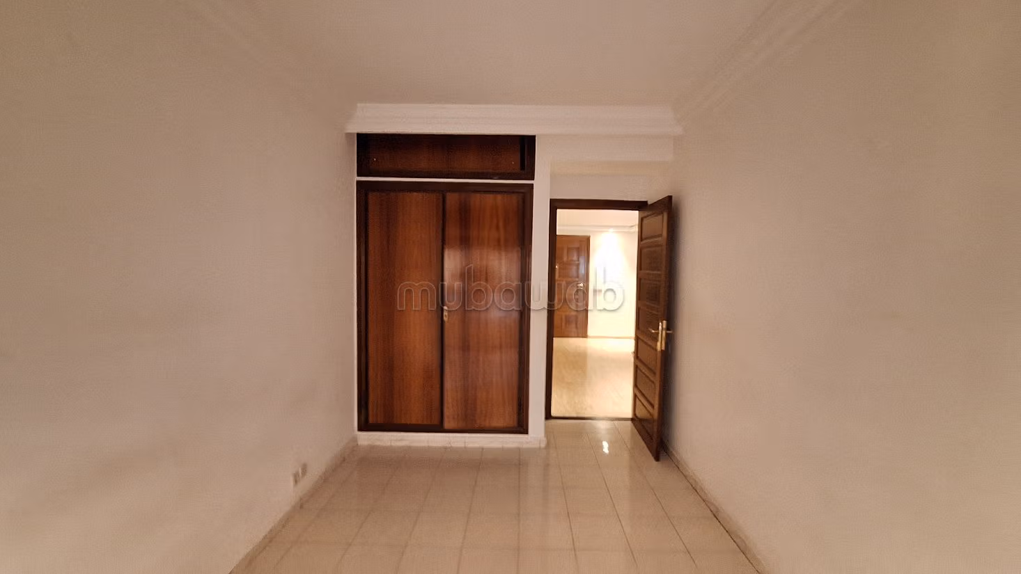 Piso en venta en Racine. 4 habitaciones. Salón tradicional. 