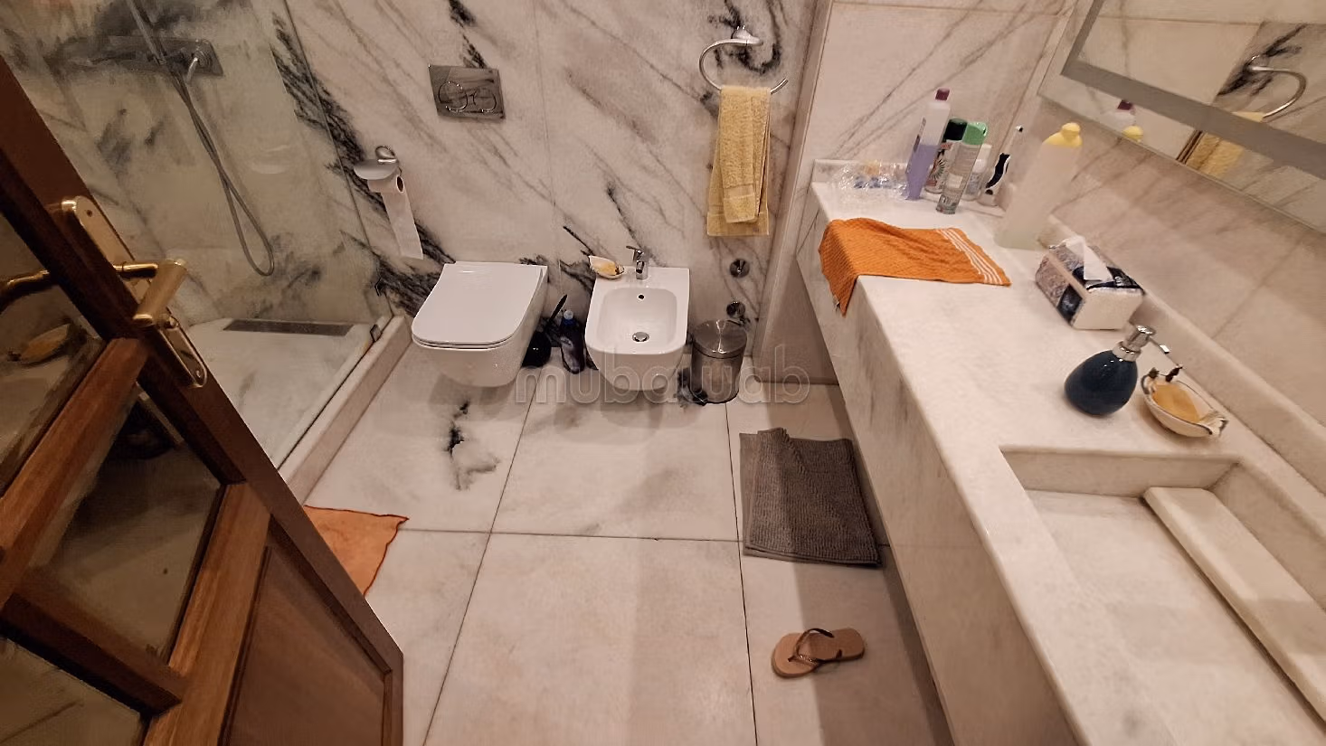 Piso en venta en Racine. 4 habitaciones. Salón tradicional. 