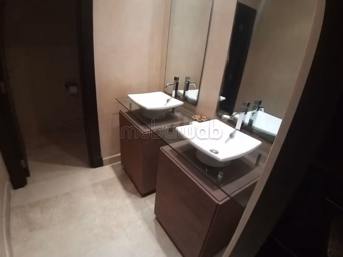 Villa de lujo en venta en Ain Diab. 7 habitaciones grandes. Bodega, gran terraza. 