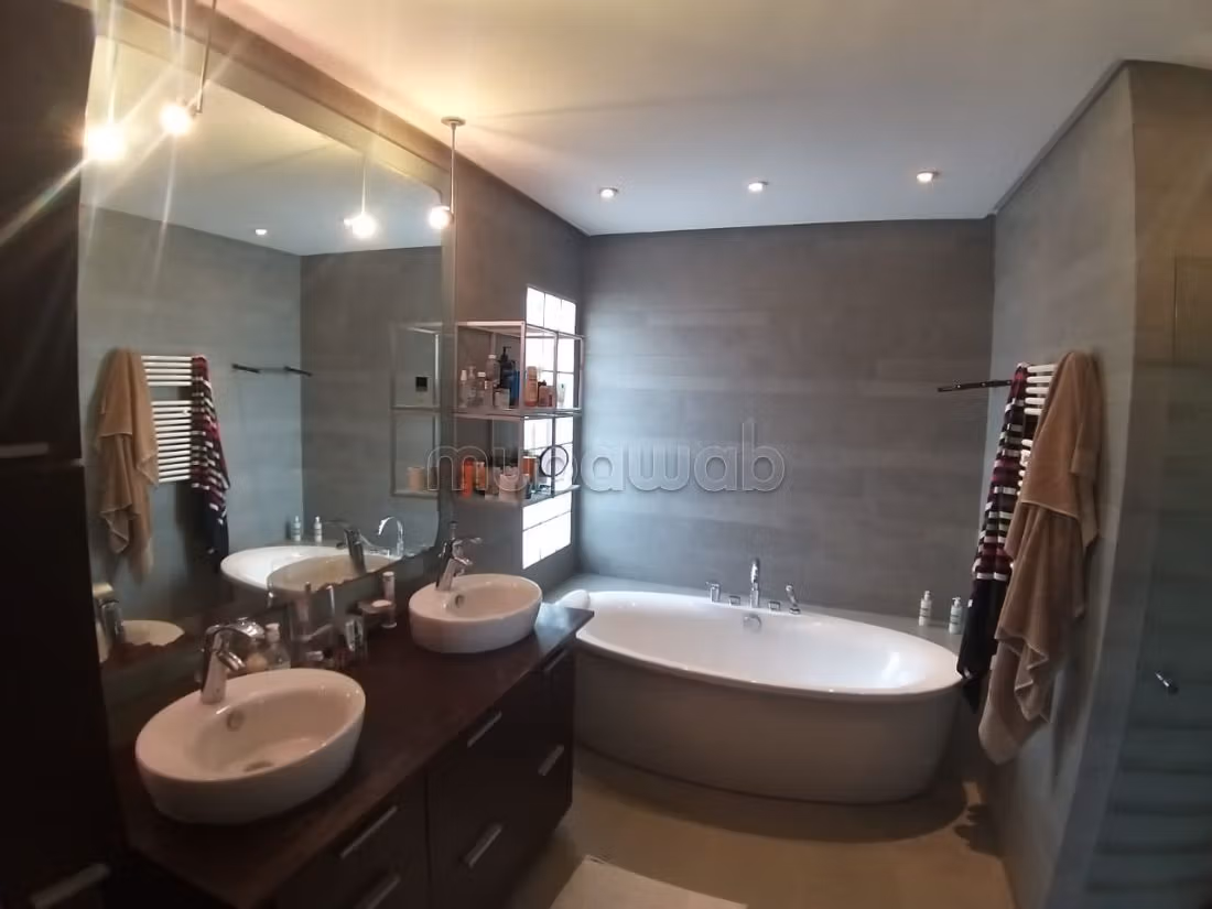 Villa de lujo en venta en Ain Diab. 7 habitaciones grandes. Bodega, gran terraza. 