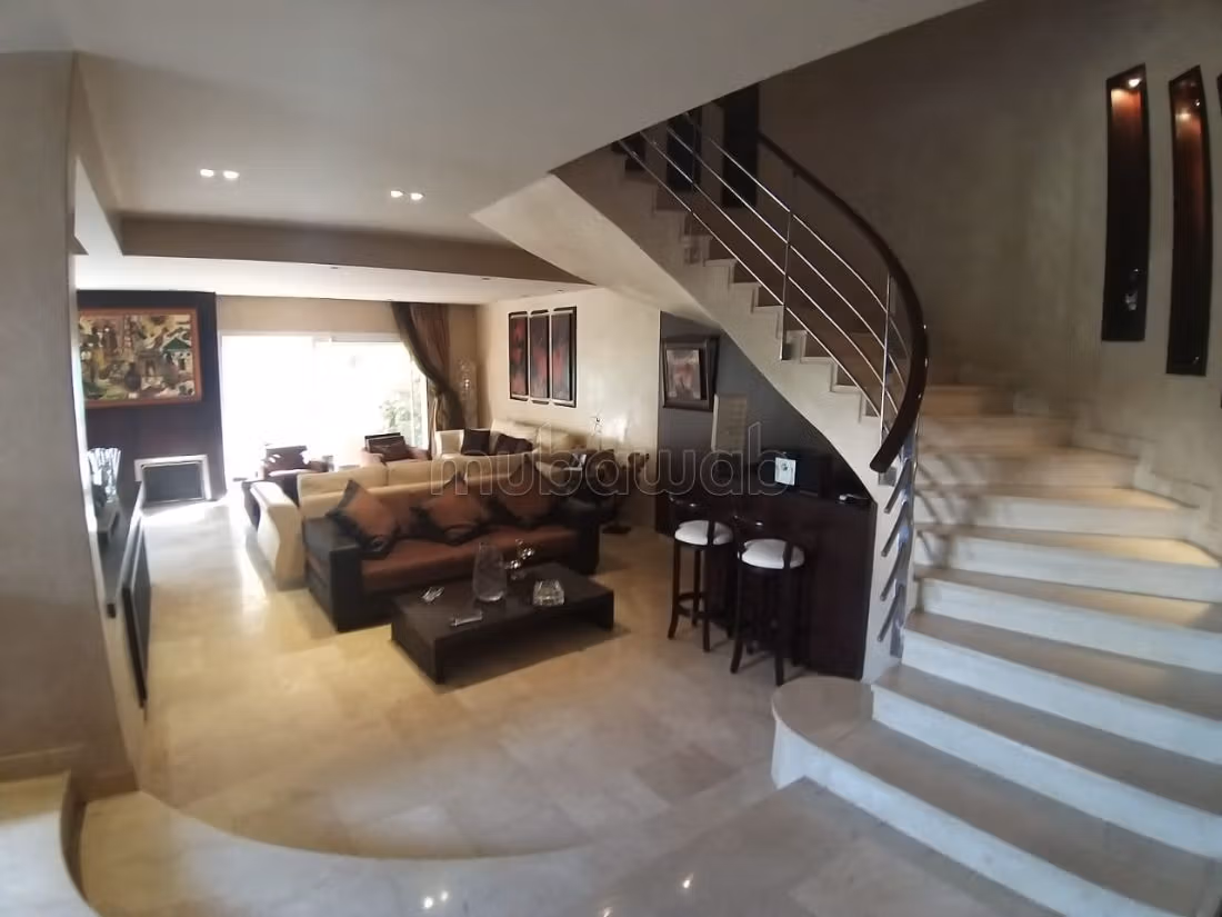 Villa de lujo en venta en Ain Diab. 7 habitaciones grandes. Bodega, gran terraza. 