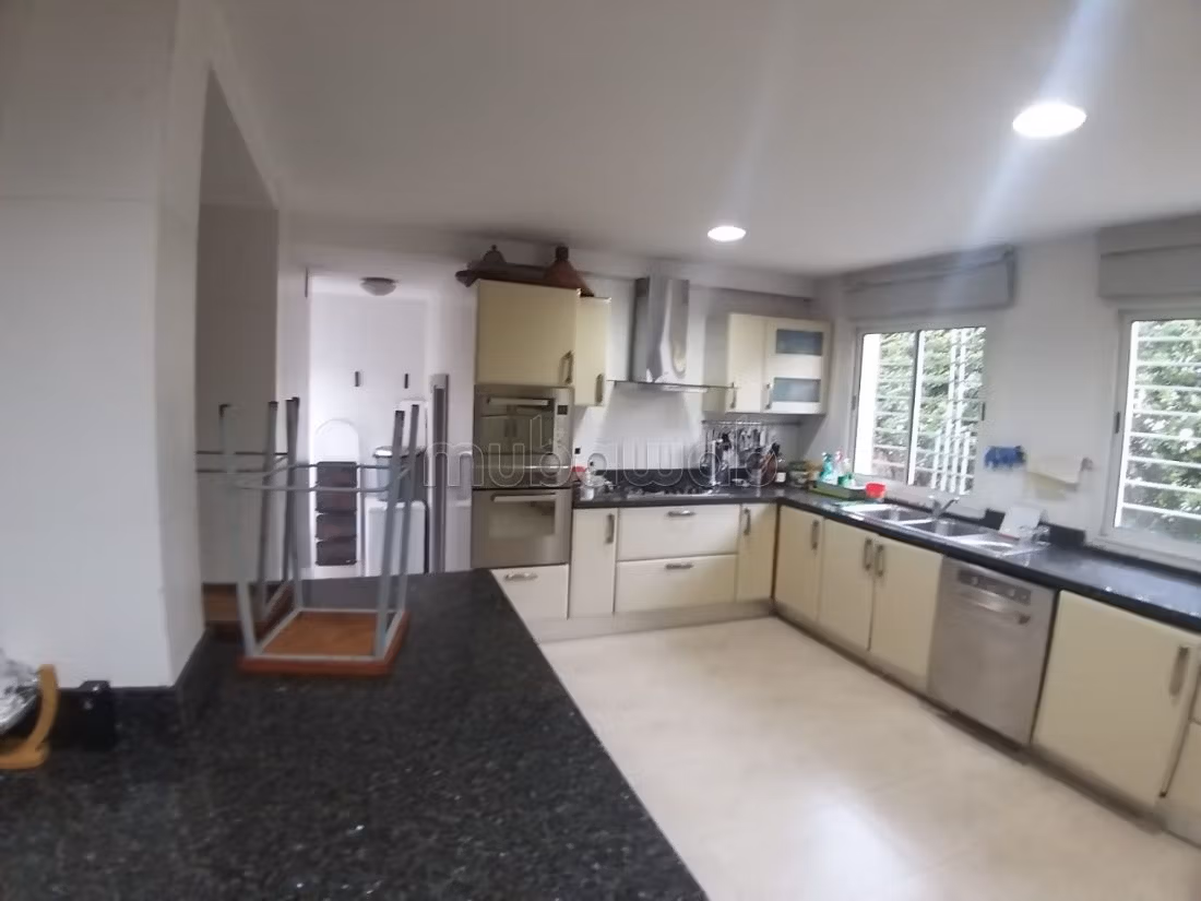 Villa de lujo en venta en Ain Diab. 7 habitaciones grandes. Bodega, gran terraza. 