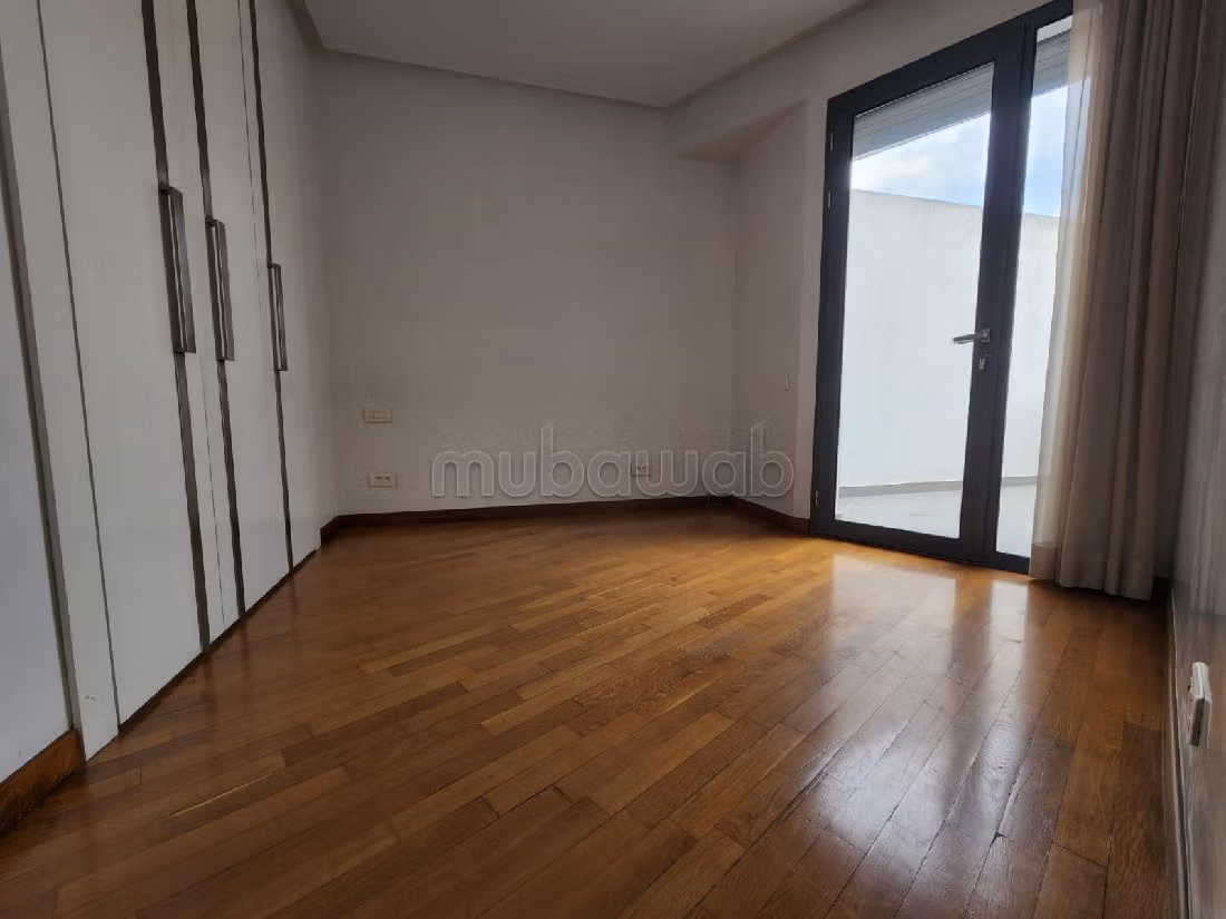 Nu te koop: appartementen in Racine. 3 Slaapkamers. Conciërge, open haard. 