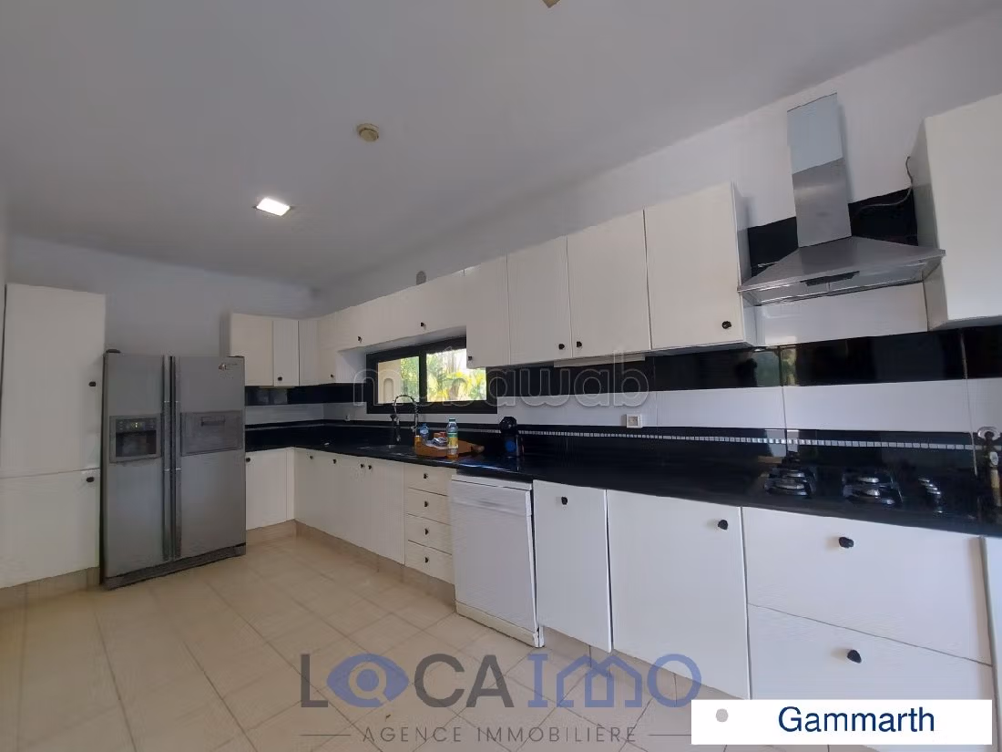 A louer un rez de chaussée de villa en S4 avec piscine à Gammarth