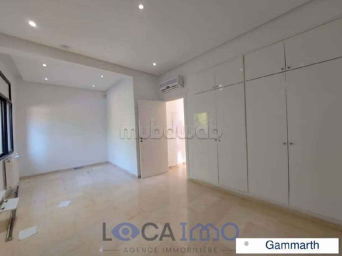 A louer un rez de chaussée de villa en S4 avec piscine à Gammarth