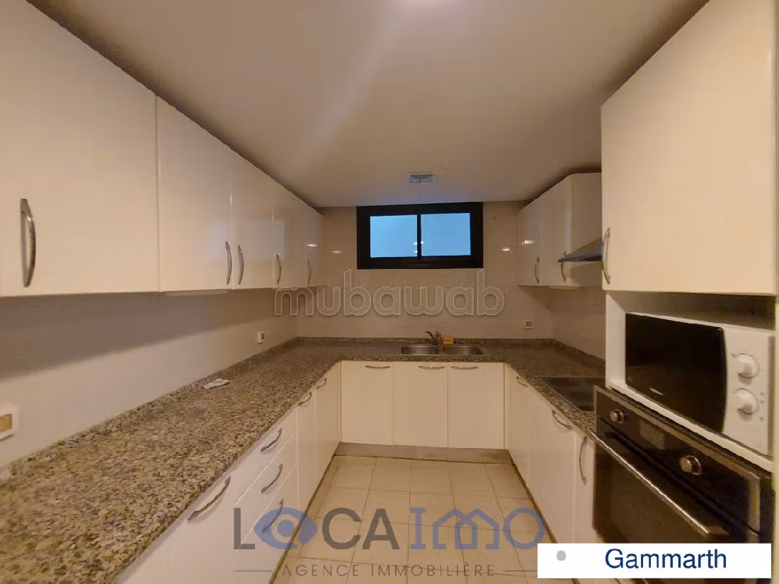 A louer un rez de chaussée de villa en S4 avec piscine à Gammarth