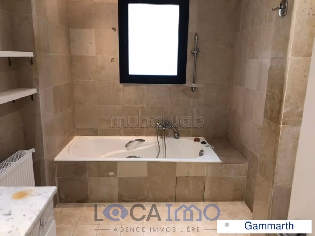 A louer une villa en S3 avec piscine à Gammarth
