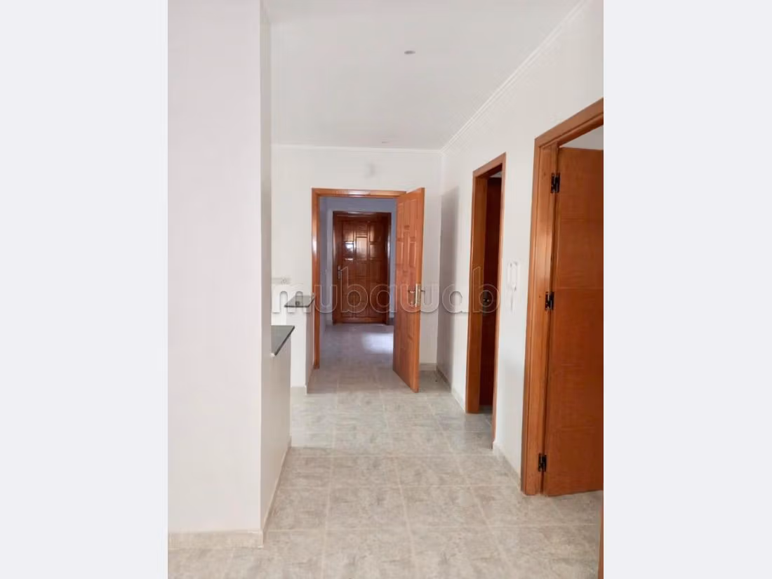 Piso en venta en CGI. Pequeña superficie 86 m². Ventanas con doble acristalamiento y puerta blindada