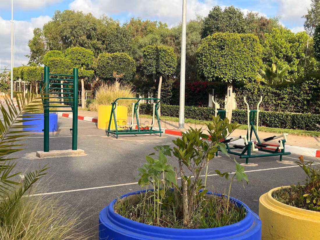 Huurappartementen beschikbaar in La Siesta. Totale oppervlakte 40 m². Met lift en tuin.