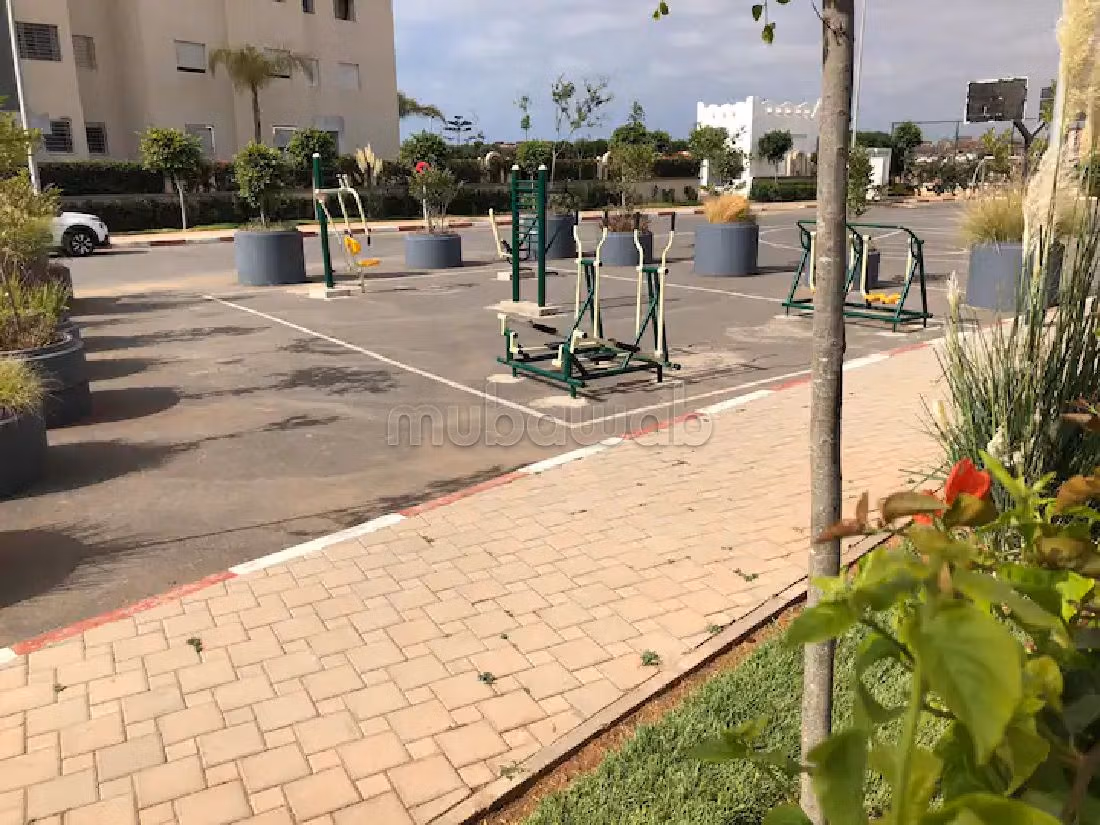 Huurappartementen beschikbaar in La Siesta. Totale oppervlakte 40 m². Met lift en tuin.