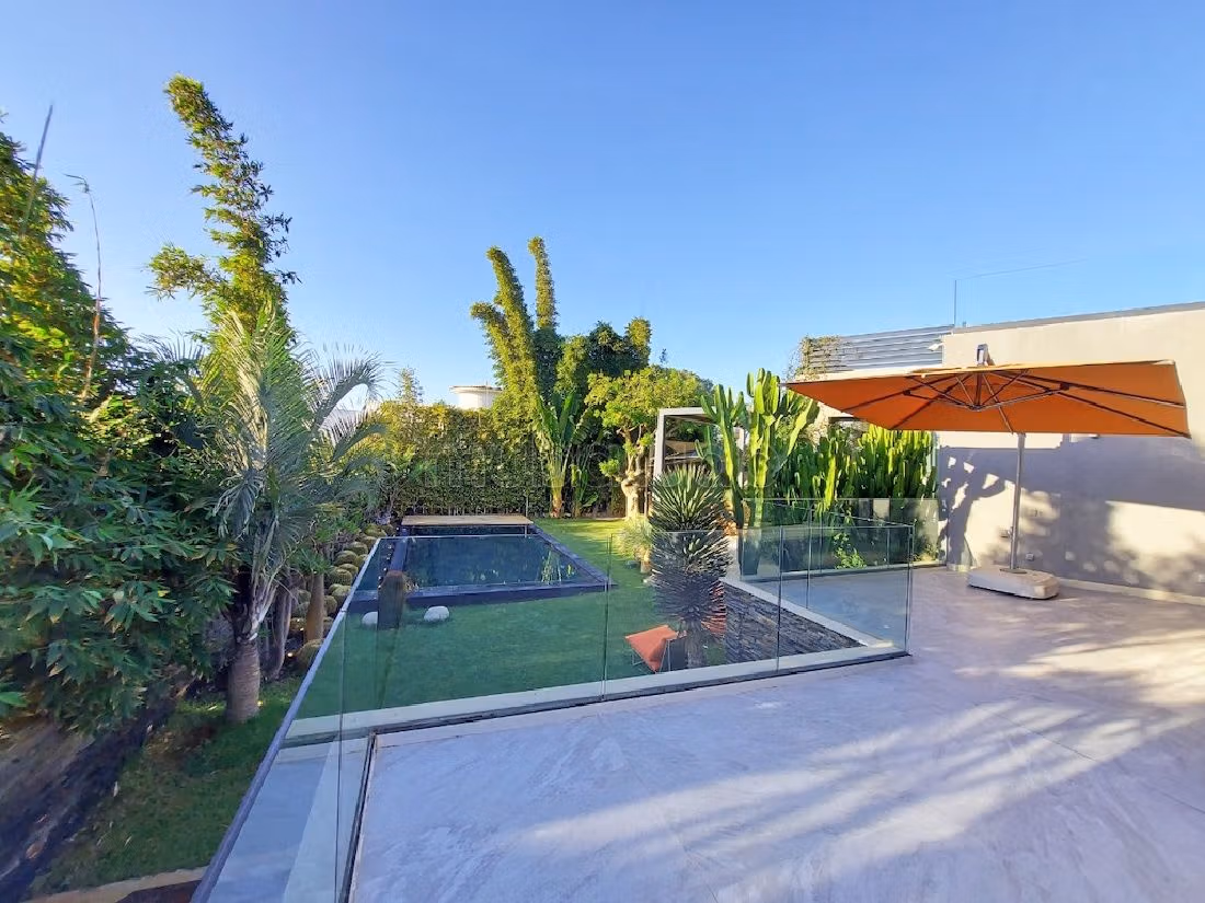 Esplendida villa en venta en La Siesta. Superficie de 700 m². Bien amueblado