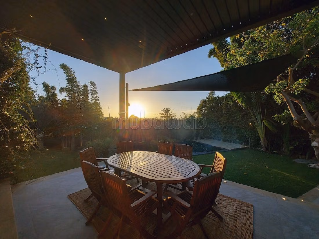 Esplendida villa en venta en La Siesta. Superficie de 700 m². Bien amueblado