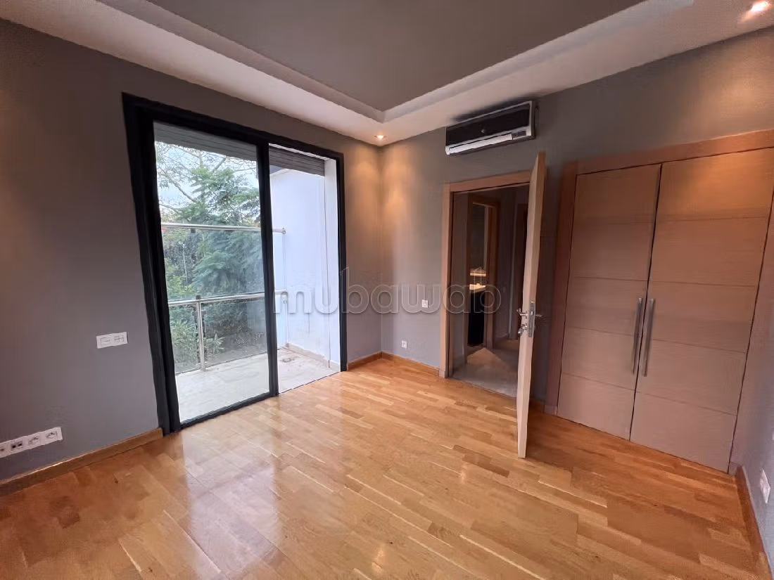 Se vende villa de lujo. 4 bonitas habitaciones. Chimenea operativa, propiedad con piscina. 