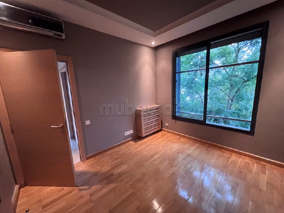 Se vende villa de lujo. 4 bonitas habitaciones. Chimenea operativa, propiedad con piscina. 