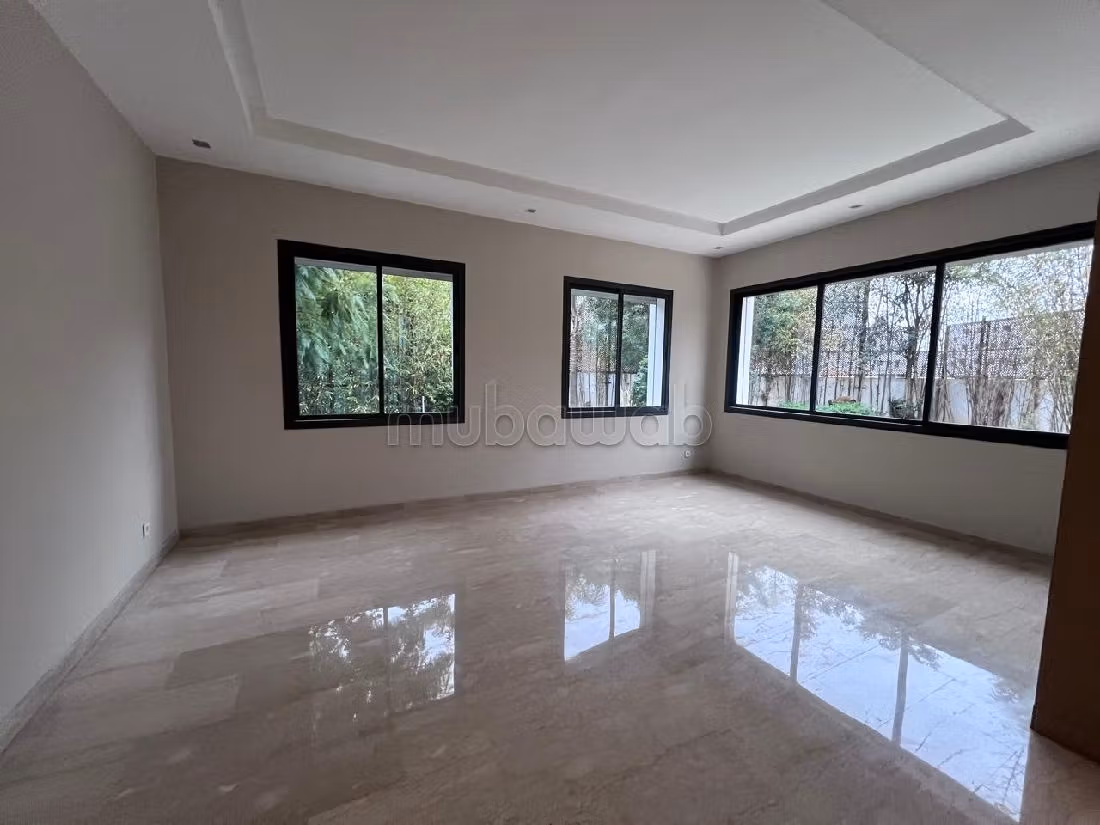 Se vende villa de lujo. 4 bonitas habitaciones. Chimenea operativa, propiedad con piscina. 