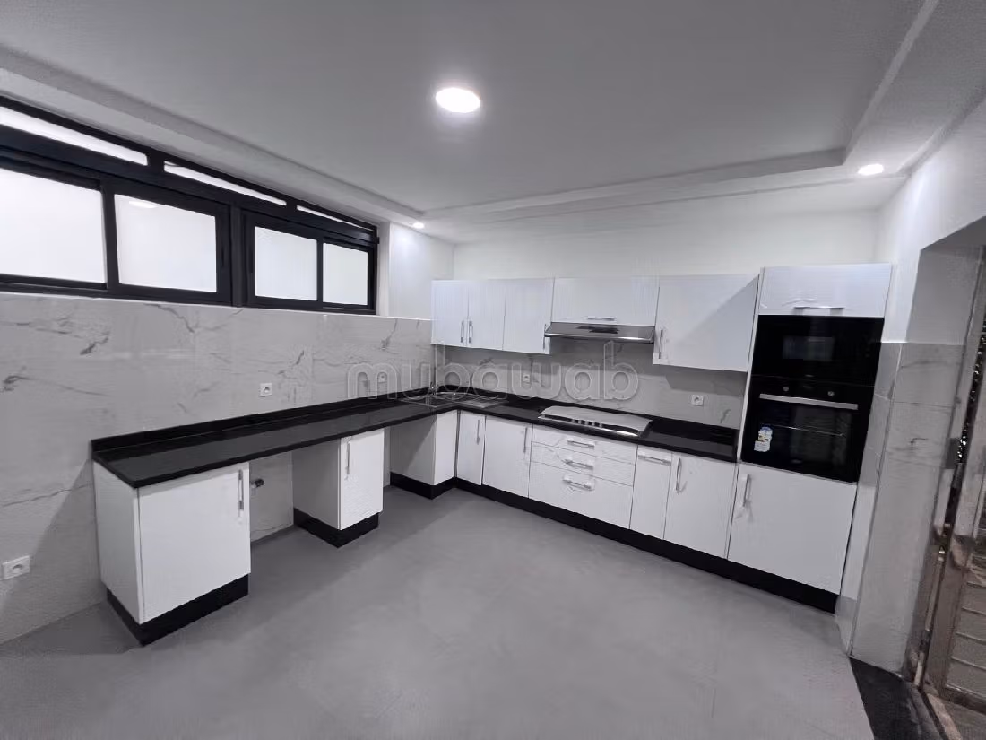 Se vende villa de lujo. 4 bonitas habitaciones. Chimenea operativa, propiedad con piscina. 