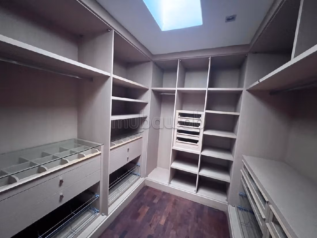 Se vende villa de lujo. 4 bonitas habitaciones. Chimenea operativa, propiedad con piscina. 