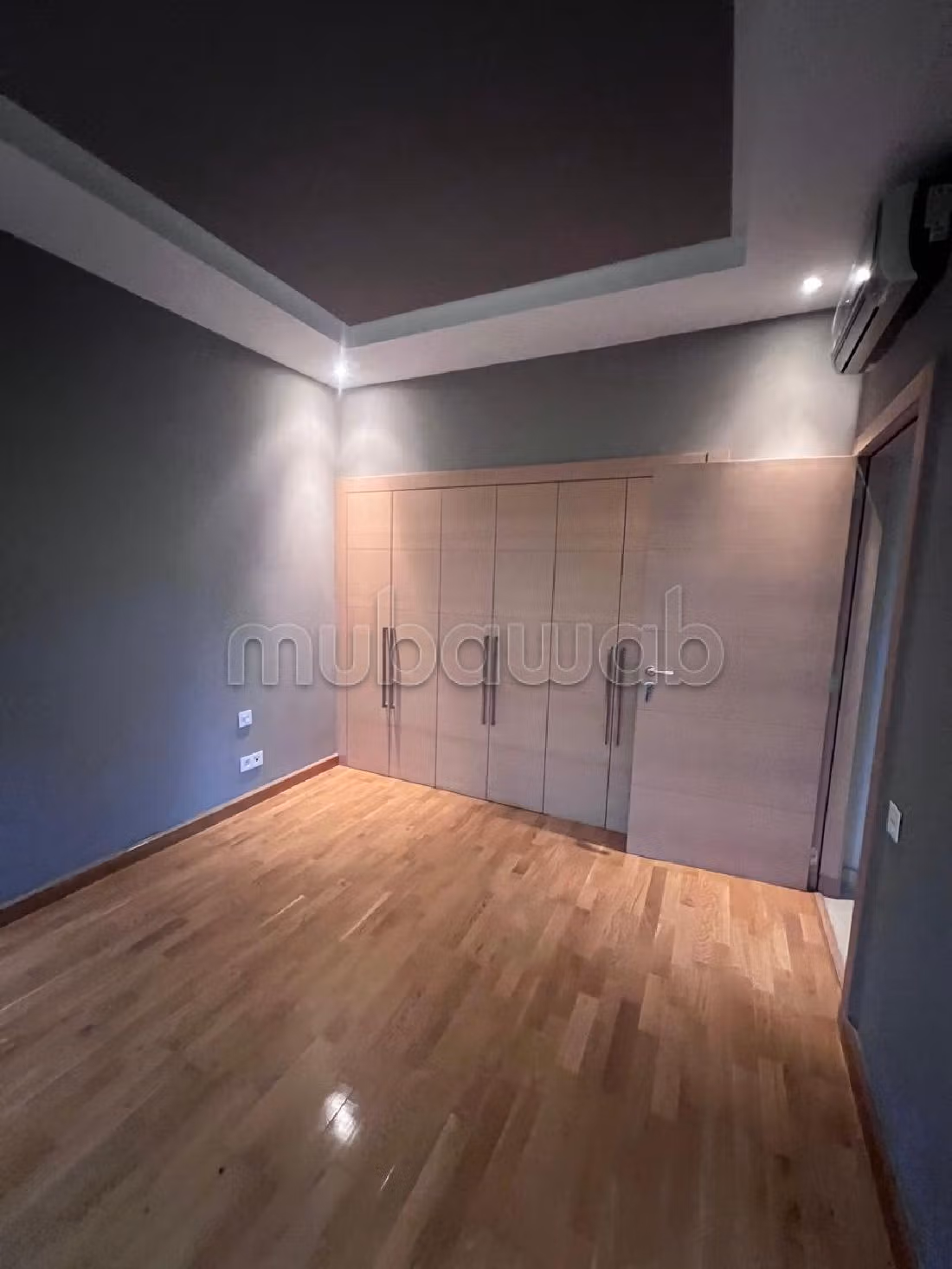 Se vende villa de lujo. 4 bonitas habitaciones. Chimenea operativa, propiedad con piscina. 