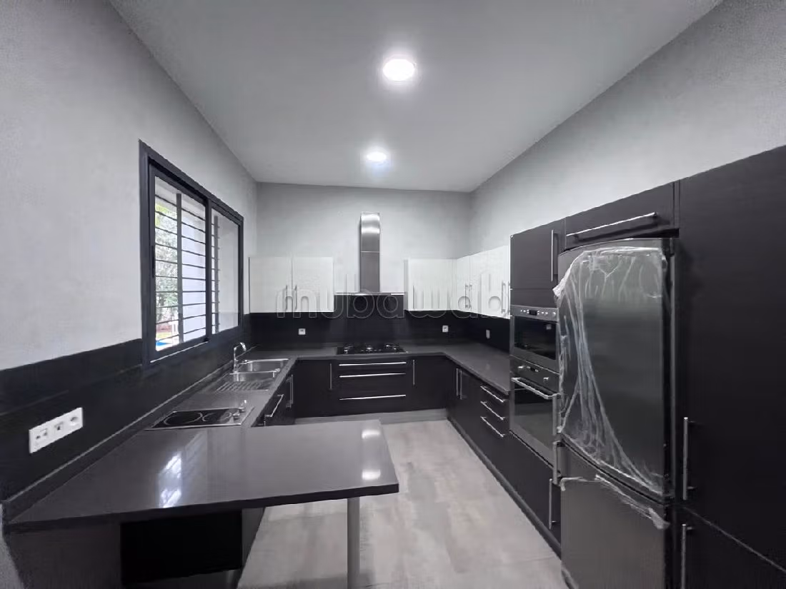 Se vende villa de lujo. 4 bonitas habitaciones. Chimenea operativa, propiedad con piscina. 